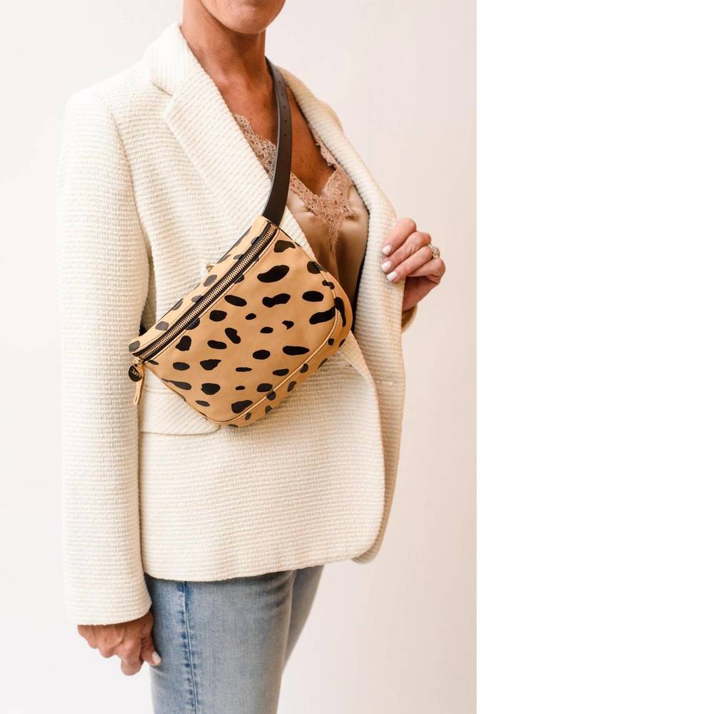 Nwt clare v. jaguar fanny pack in leopard